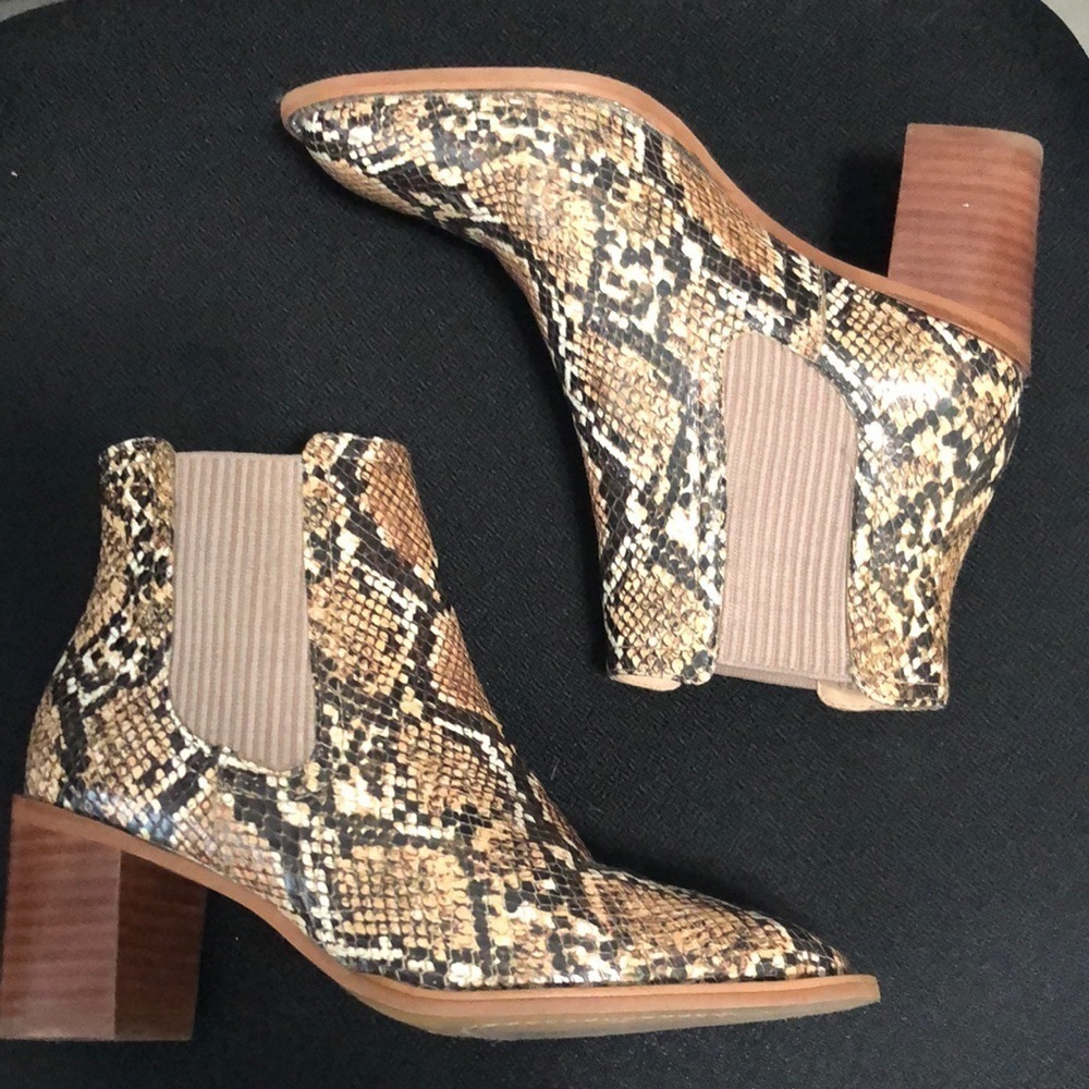 Vince Camuto Leather Heeled Ankle Boots Size 6